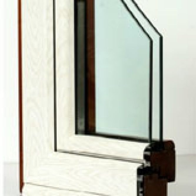Sezione d'angolo del serramento Mod. Sintesi in legno-alluminio